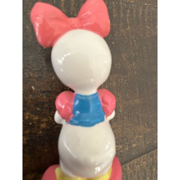 Disney Daisy Duck Figurines Glass Enesco Mickey & Co Holiday Ski Pink Bow Donald - Picture 12 of 12